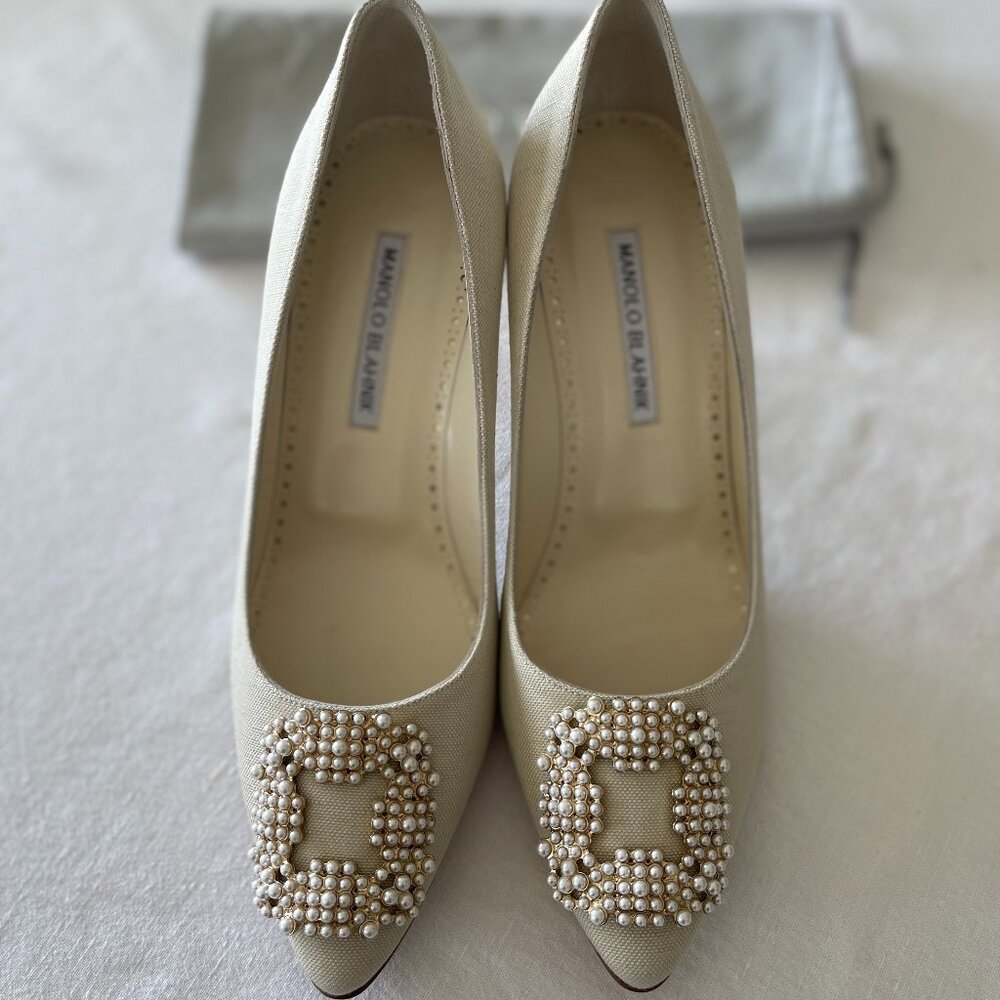 Manolo Blahnik Hangisi Cream 38.5 - New